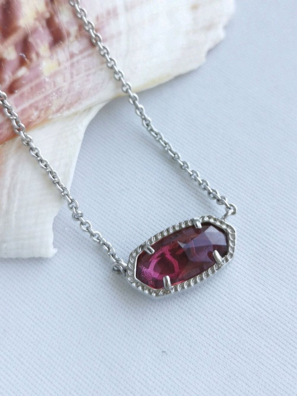 Kendra Scott Elisa Berry red glass Pendant Necklace in Silver - Picture 2 of 4